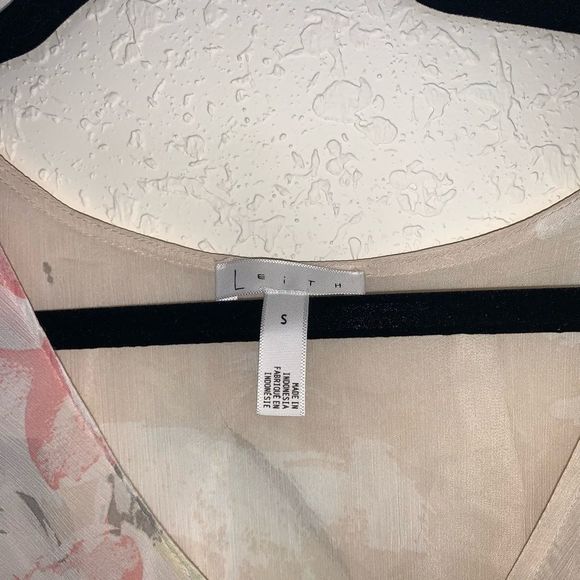 *MUST GO MAKE OFFER* Leith sheer floral ruffle high low top size small - Picture 6 of 6